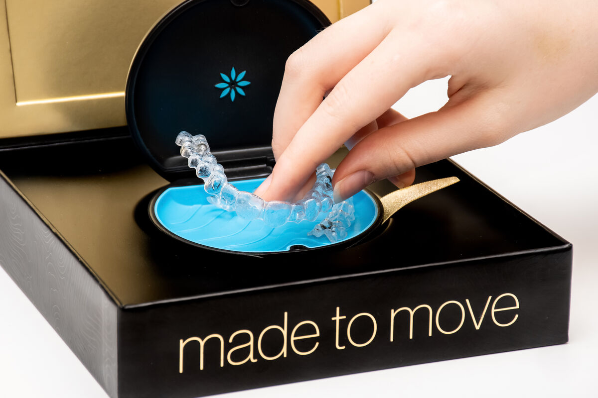 Transparent clear dental aligners