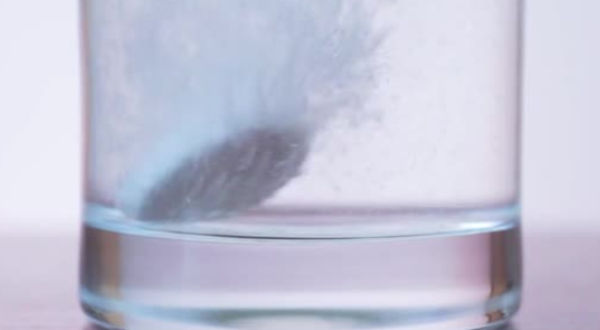 Effervescent tablets effectively clean your Invisalign aligners